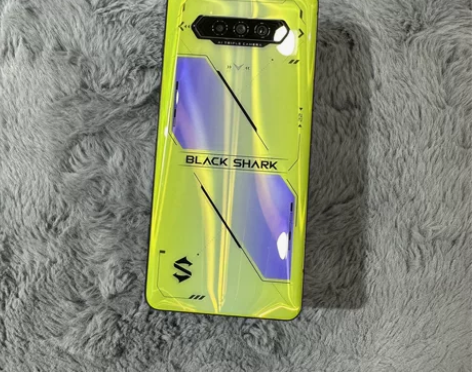 黑鲨5RS 电竞游戏手机 大型游戏随便把玩...