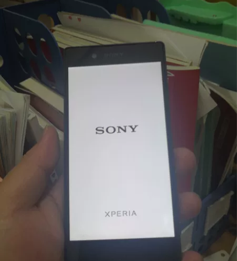 索尼z5港版黑色，3+32..功能一切正常...