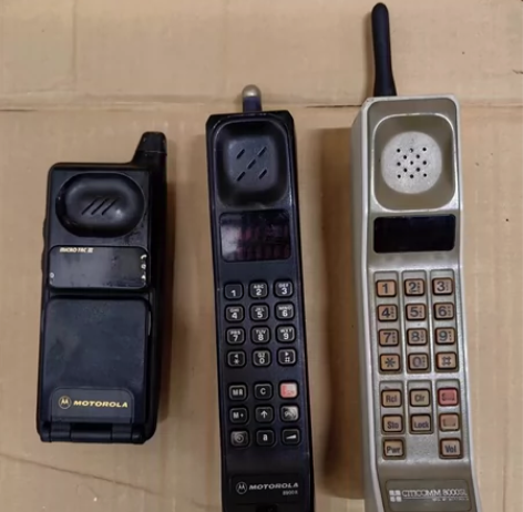 摩托罗拉手机3部，8000SL，8900X...