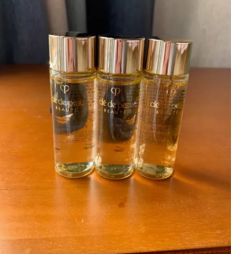 cpb 保湿水，3瓶一组，标价为1瓶的，不...