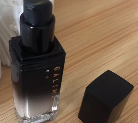 嘉利玛黑钻粉底液N01号色。 去年10月份...