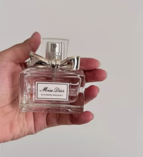 专柜购入  剩的不多了 有娃没办法用香水了...