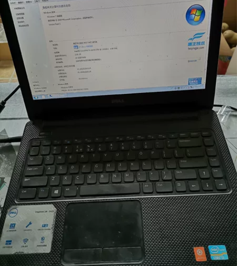 戴尔笔记本，我对象平时炒股用的，因为工作原...