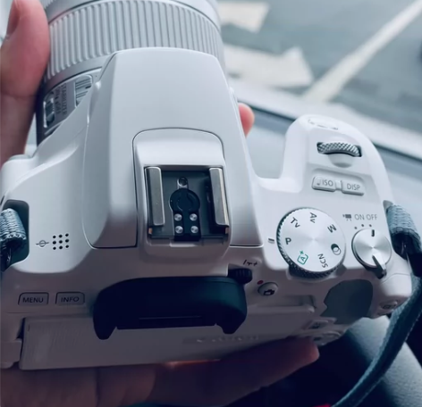 佳能200D二代 单反相机，22年6月15...