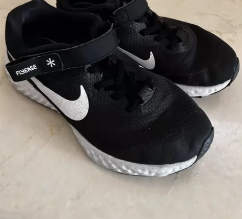 nike，儿童运动鞋。 感兴趣的话点“我想...