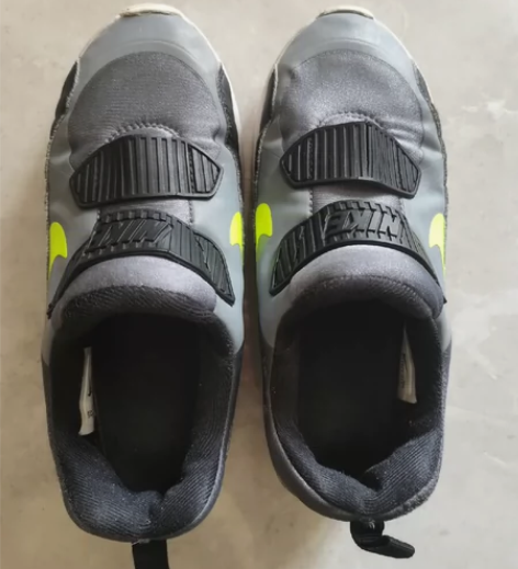 耐克面包鞋，新旧如图 33.5码，内长21...