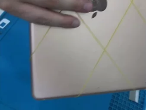 ipad 2019.128g四个角有磕碰，...