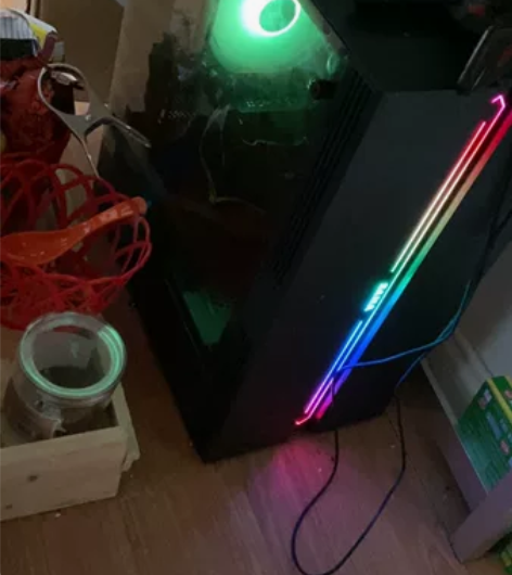 自己用的电脑，机箱，电源，固态，都是全新的...