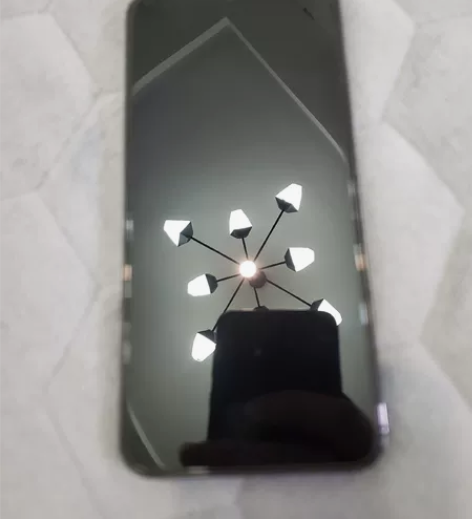 小米13黑色8＋256，全程贴膜保护的很好...