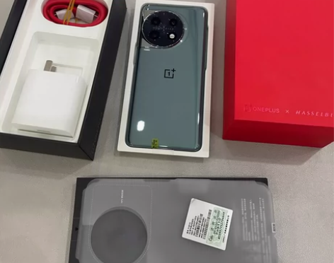 1+11 16+256G一瞬青，最强骁龙8...