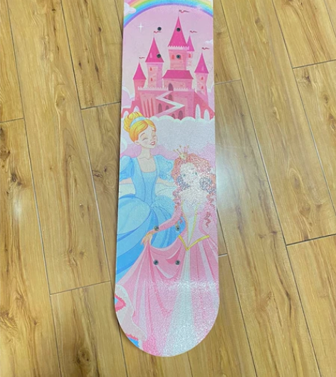 轮子带闪光滑板，几乎没用过。 长78.5厘...