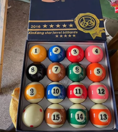 台球室倒闭，仓库留下少量备用全新黑八台球，...