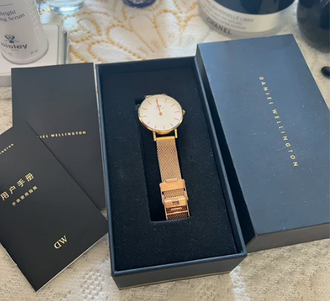 DW手表 正品 28mm 戴过一两次 很新...