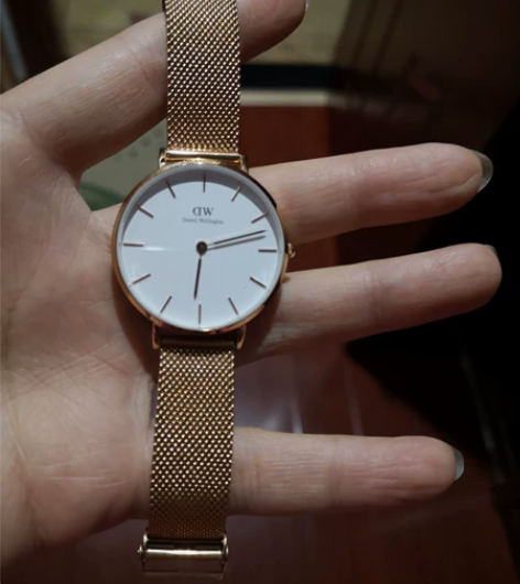 dw玫瑰金女表，9新，免税店买来没带几次，...