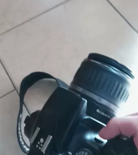 全套送电池。数据线。内存卡。概不退换货。手...