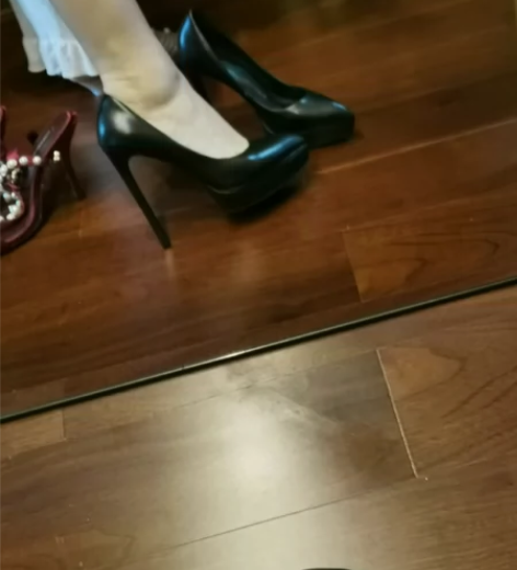 全牛皮防水台高跟鞋 感兴趣的话点“我想要”...