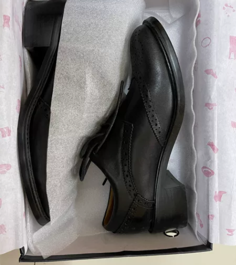 ?布洛克皮鞋   38码  版型很好 包装...