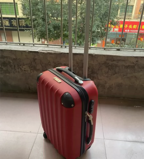 拉杆箱，可口可乐的拉杆箱 使用过一次，八成...