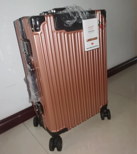 20寸行李箱，品牌浪沙袋鼠，全新带标签，仅...