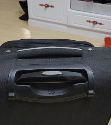 7层新，爱华仕24寸行李箱，万向轮。4层可...