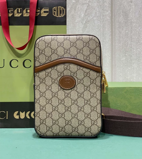 GG Retro 互扣式双G系列胸包 款号...