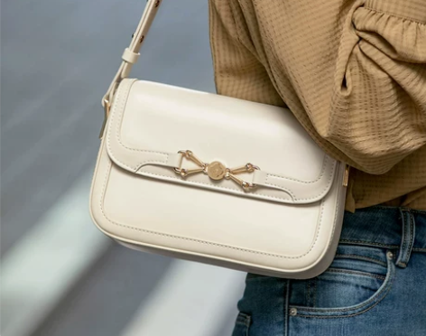 腋下包包2022新款潮秋冬百搭单肩斜挎包冬...