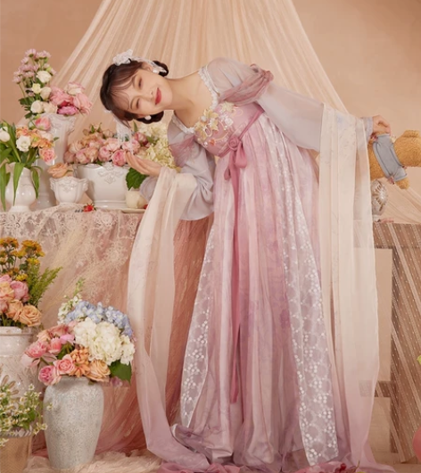 七月夕 馥郁香槟一套,穿一洗一,无瑕疵,状...