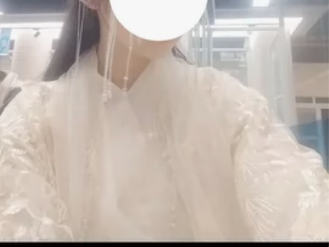 在线下汉服专卖店购买的，保真…… 由于现在...