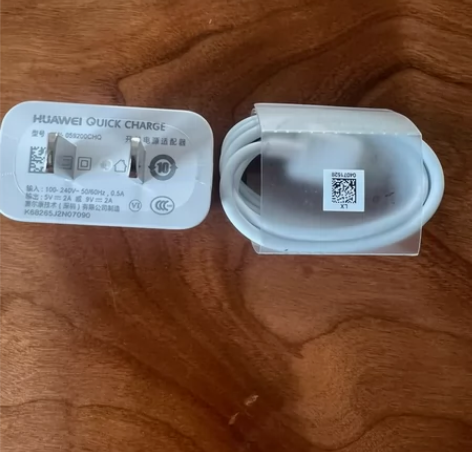 华为Nova 的原装快充头+快充线，20一...