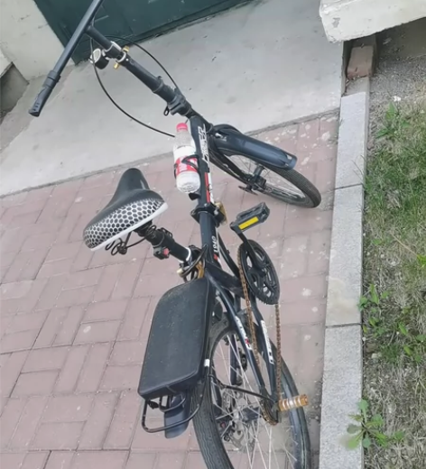 折叠自行车，没怎么骑，适合女士，180不讲...