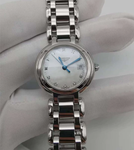 浪琴心月石英女表 型号：L8.110.4....