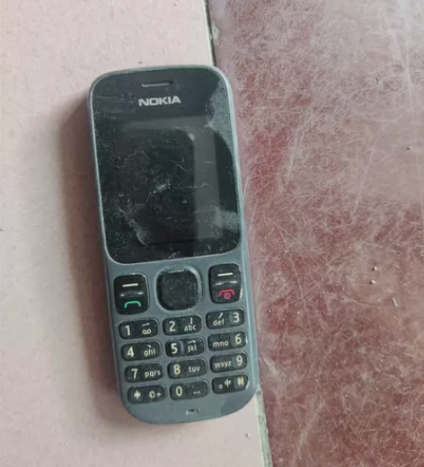 诺基亚闲置的手机能开机，带手电筒和报时 售...