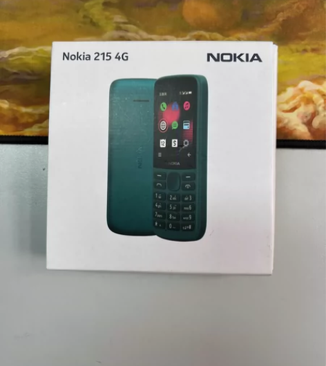 诺基亚 215 4G手机，双卡双待。自己买...