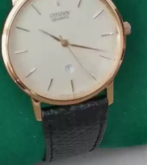 日本西铁城石英男表，库存三十多年的全新手表...