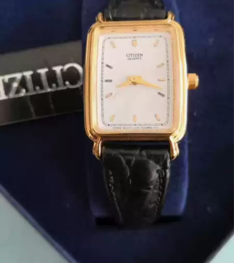 全新 库存曰本西铁城镀金石英女表。 材质:...