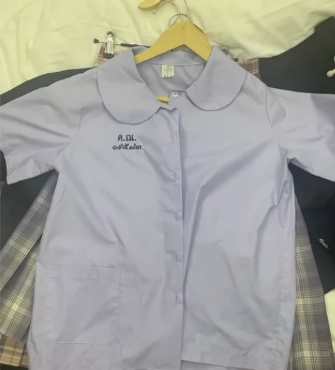 泰国校服 实物是蓝紫色滴?轻微穿着痕迹XL...