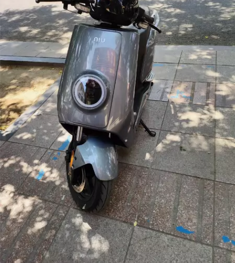 二手小牛电动九成新6789元出，23年黄牌...