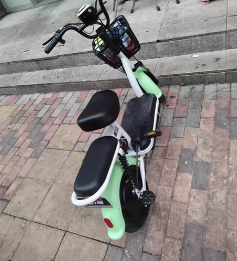雅迪同款成人小型电动车   全新，低价卖出...