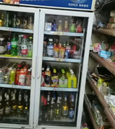 因本店搬迁转手卖。台球桌和冰箱都卖。有意者...