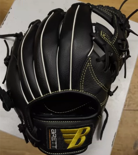 布伦特的手套，尺码是11.5的，传过一次球...