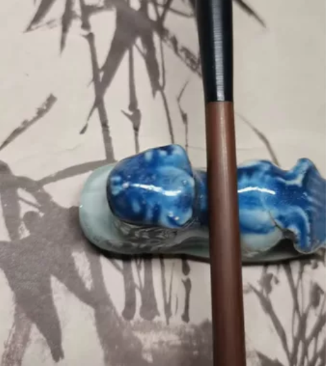清中期瓷塑小动物标本笔架 感兴趣的话点“我...