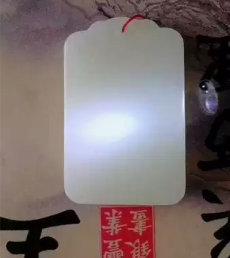 和田玉 白玉 新疆且末料无事牌,顶部雕刻祥...