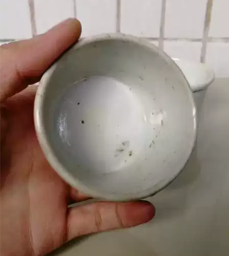 清代白釉压手杯 定制款 带点淡绿色 一个底...