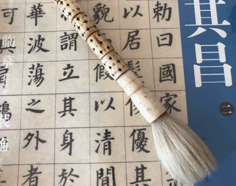 老物件牛骨大毛笔,笔身长27厘米,全长36...