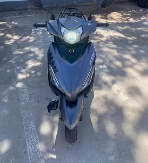 白色雅马哈小船,成色9.5新,车况免检,现...