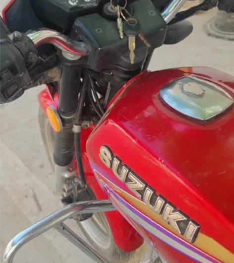 赔钱处理豪爵铃木钻豹王125K-3A摩托车...