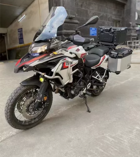 2020年6月份上牌，高配贝纳利金鹏502...