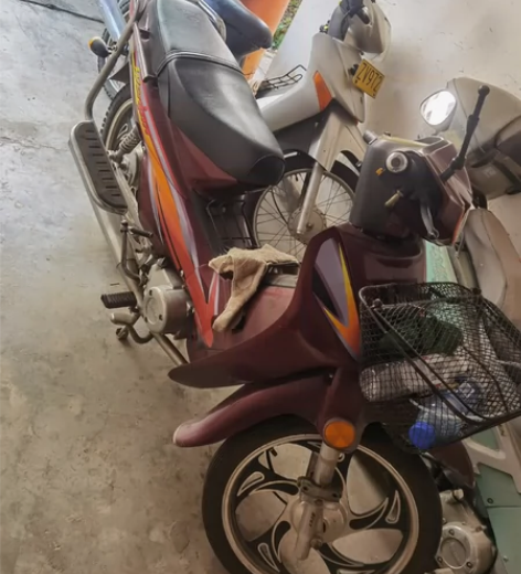 望江铃木。900元。代步很不错，只出附近。...