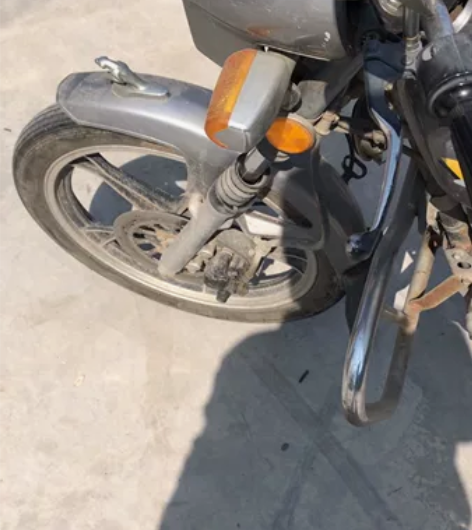 出一辆铃木钻豹125功能一切完美，一打就响...