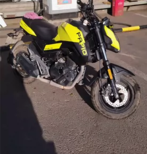 春风狒狒125mini摩托车  黄绿色版画...